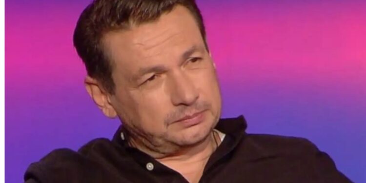 Alldaynews.gr Σταύρος Νικολαΐδης: «Όταν είπα στον πατέρα μου ότι κακοποιήθηκα από φίλο του μου είπε “ευχαριστώ που με ρεζίλεψες”»