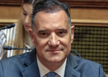 Νέο λουκ Άδωνι Γεωργιάδη: Η μεταμόσχευση μαλλιών, η πολυήμερη απουσία και το «γλέντι» στα social media