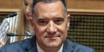 Alldaynews.gr Νέο λουκ Άδωνι Γεωργιάδη: Η μεταμόσχευση μαλλιών, η πολυήμερη απουσία και το «γλέντι» στα social media