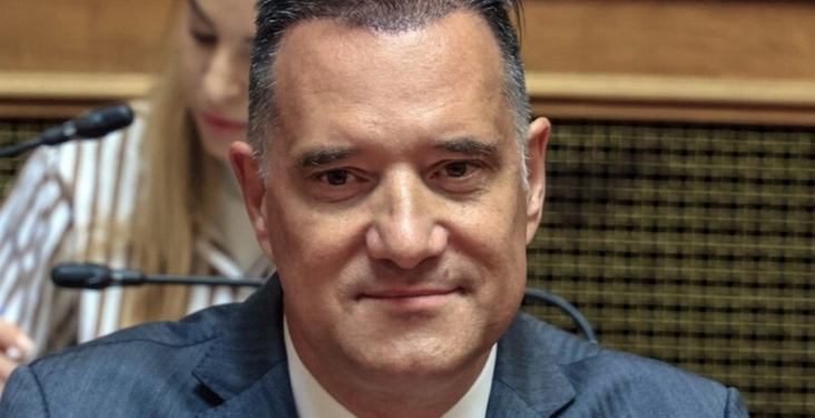 Alldaynews.gr Νέο λουκ Άδωνι Γεωργιάδη: Η μεταμόσχευση μαλλιών, η πολυήμερη απουσία και το «γλέντι» στα social media