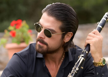 Ο 36χρονος φίλος του Μουγκοπέτρου αποκαλύπτει: «Είχε φυτίλι πάνω και δεν ήξερα τι ήταν – Επιδείκνυε την φωτοβολίδα»