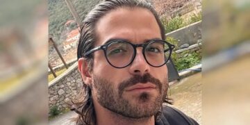 Alldaynews.gr Άρης Μουγκοπέτρος: Επεδείκνυε την κροτίδα πριν εκραγεί στα χέρια του – Έχασε δυο δάχτυλα