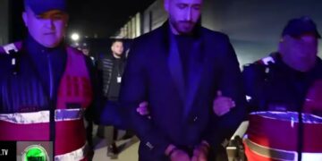 Alldaynews.gr Μπήκε η αστυνομία στο αλβανικό Big Brother και συνέλαβε τραγουδιστή – Δείτε το Βίντεο
