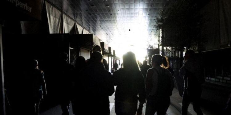 Alldaynews.gr Συναγερμος: Σε επιφυλακή η Ελλάδα για γενικό μπλακ άουτ