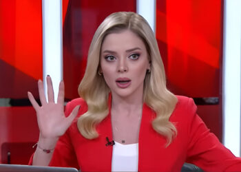 «Πάγωσε» η παρουσιάστρια του CNN Turk – Σε απευθείας μετάδοση η στιγμή που τα 6,2 Ρίχτερ “χτυπούν” την Κωνσταντινούπολη