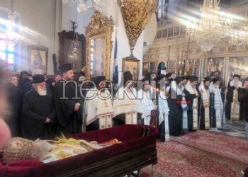 Alldaynews.gr Δάκρυα συγκίνησης: Πιστοί και κλήρος αποχαιρέτησαν τον ποιμενάρχη τους – «Κατάφερε να γίνει ο Δαμασκηνός όλων» (video)