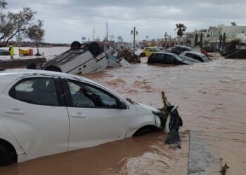 Καιρός σήμερα 01/04: Πότε θα χτυπήσει την Αττική η κακοκαιρία – Οι καταστροφές σε Κυκλάδες – 112 σε Χιό, Σάμο, Ικαρία, τεράστιες ζημιές σε Πάρο, Μύκονο