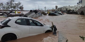 Καιρός σήμερα 01/04: Πότε θα χτυπήσει την Αττική η κακοκαιρία – Οι καταστροφές σε Κυκλάδες – 112 σε Χιό, Σάμο, Ικαρία, τεράστιες ζημιές σε Πάρο, Μύκονο