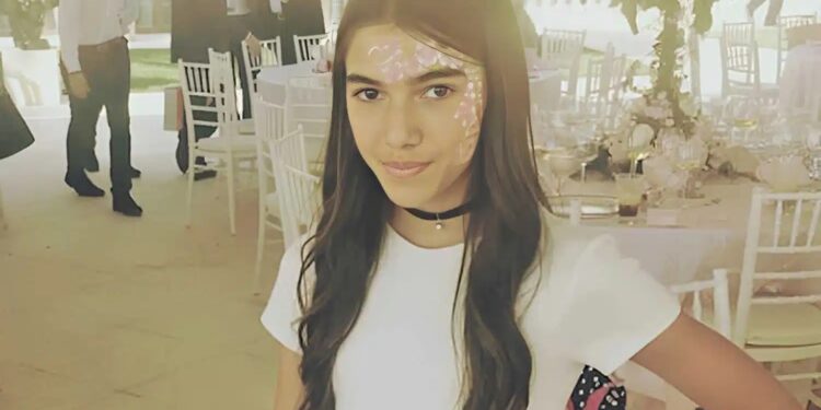 Όλοι ψάχνουν να βρουν ποια είναι – Από κοριτσάκι έγινε η πιο περιζήτητη νύφη της Ελλάδας