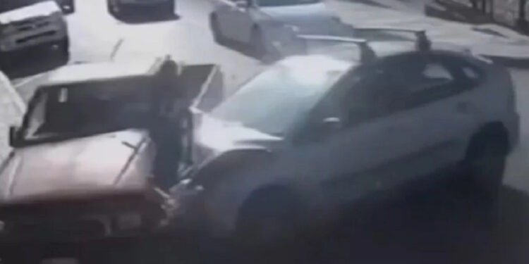 Alldaynews.gr Τρομακτικό τροχαίο: Μπήκε ανάποδα σε πλατεία και συγκρούστηκε με αγροτικό – Νεκρή η σύζυγός του