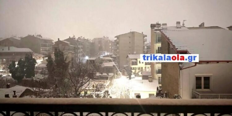 Alldaynews.gr Ξεκίνησε ο χιονιάς: Χιονίζει ακόμα και μέσα στην πόλη – Κλειστά τα σχολεία τη Δευτέρα σε Φλώρινα, Αμύνταιο και Πρέσπα