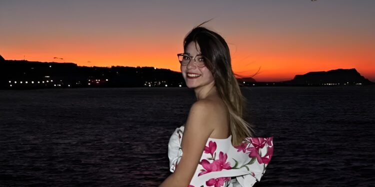 Τραγωδία: Μαχαίρωσε 22χρονη φοιτήτρια στη μέση του δρόμου – Η νεαρή ήθελε να τον χωρίσει