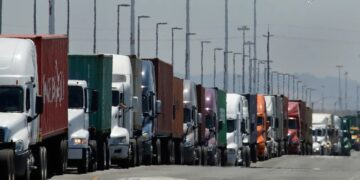 Ο Τραμπ υπέγραψε εκτελεστικό διάταγμα που υποχρεώνει τους οδηγούς φορτηγών να μιλούν καλά αγγλικά