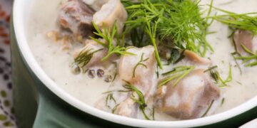 Μαγειρίτσα με κοτόπουλο: Συνταγή για τη light εκδοχή