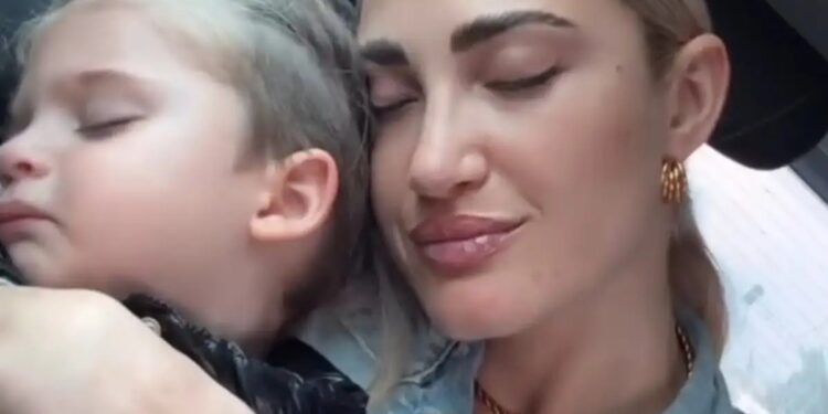 Alldaynews.gr Η Ιωάννα Τούνη αποχωρίζεται ξανά τον γιο της – «Θα μου λείψεις μωρό μου»