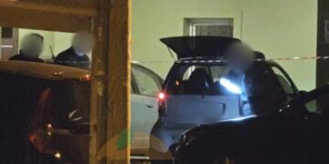 Alldaynews.gr Εν ψυχρώ εκτέλεση άνδρα μέσα στο αυτοκίνητό του στην Καλλιθέα – Ποιος ήταν ο 42χρονος; Η στιγμή που καταρρέει η σύζυγός του