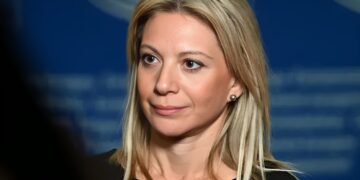 Alldaynews.gr Καρυστιανού στους Sunday Times: «Για τρία φρικτά λεπτά η Μάρθη ήταν ζωντανή με τη φίλη της, στην Ελλάδα οι πολιτικοί δεν φταίνε ποτέ για τίποτα»