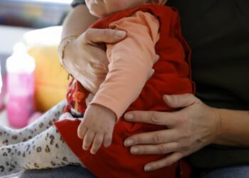 Alldaynews.gr Τραγωδία: Βρεφονηπιοκόμος έδωσε αποφρακτικό υγρό σε μωρό, επειδή «αγανάκτησε από τα κλάματα»