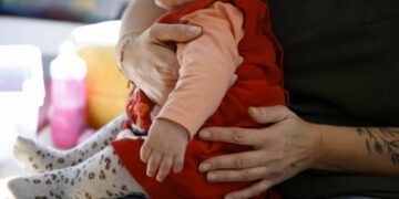 Alldaynews.gr Τραγωδία: Βρεφονηπιοκόμος έδωσε αποφρακτικό υγρό σε μωρό, επειδή «αγανάκτησε από τα κλάματα»