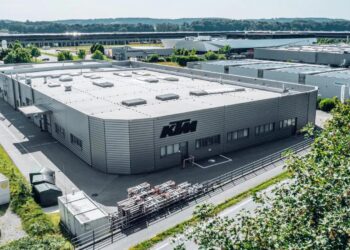 Βουλιάζει στα χρέη μεγάλη εταιρεία – Σταματάει την παραγωγή, στον αέρα 3.000 υπάλληλοι