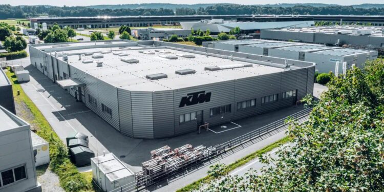 Βουλιάζει στα χρέη μεγάλη εταιρεία – Σταματάει την παραγωγή, στον αέρα 3.000 υπάλληλοι