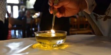 Alldaynews.gr Μεγάλη Τετάρτη: Το Αγιο Ευχέλαιο για θεραπεία πάσης ασθένειας