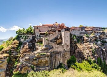 Μοναστήρια βγαλμένα από παραμύθι σε γωνιές της Ελλάδας