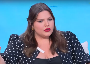 Άφησε άφωνους τους συνεργάτες της η Δανάη Μπάρκα: «Εμμονική θαυμάστρια της μαμάς μου είχε βρει το σπίτι της γιαγιάς μου και διέδιδε παντού ότι είμαστε αδελφές»