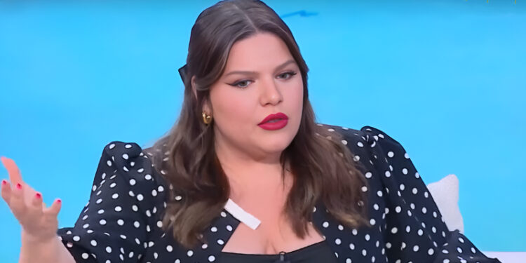 Alldaynews.gr Άφησε άφωνους τους συνεργάτες της η Δανάη Μπάρκα: «Εμμονική θαυμάστρια της μαμάς μου είχε βρει το σπίτι της γιαγιάς μου και διέδιδε παντού ότι είμαστε αδελφές»