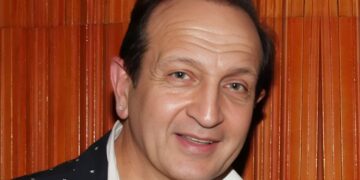 Alldaynews.gr Σπύρος Μπιμπίλας: «Δεν υπάρχει ημέρα που να μην κάνω καθαρισμό προσώπου και να μην βάλω κρέμες»