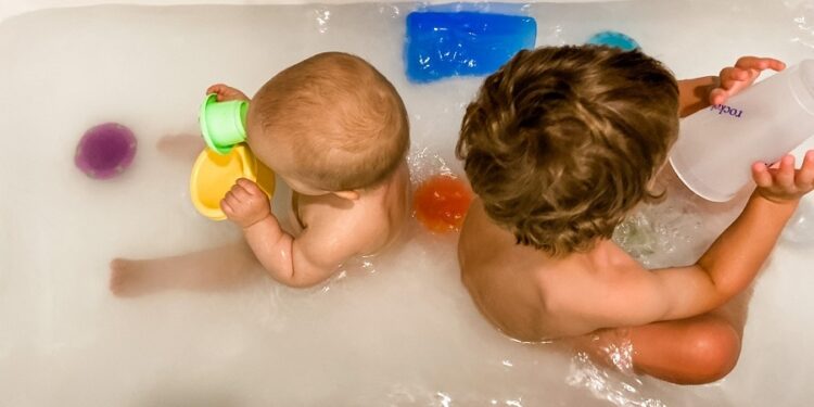 Alldaynews.gr Οικογενειακή τραγωδία: Μητέρα σκότωσε τα παιδιά της – Τα έπνιξε στη μπανιέρα