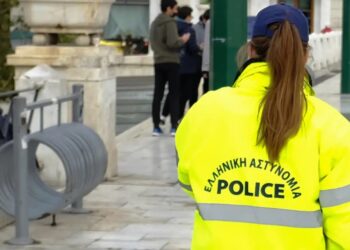 Αστυνομικίνα με «διπλή ταυτότητα»: Χλιδάτη ζωή με «προσφορά υπηρεσιών» σε Ντουμπάι και Μύκονο