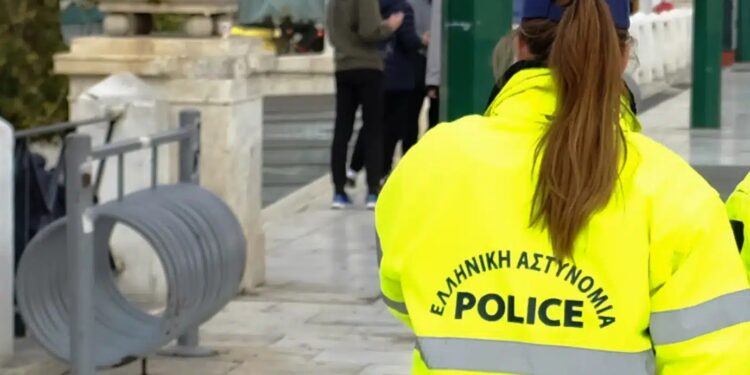 Αστυνομικίνα με «διπλή ταυτότητα»: Χλιδάτη ζωή με «προσφορά υπηρεσιών» σε Ντουμπάι και Μύκονο