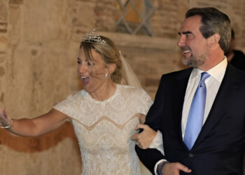 Νικόλαος Ντε Γκρες και Χρυσή Βαρδινογιάννη: Ποζάρουν χαμογελαστοί παρέα με φίλους – Πού βρέθηκαν