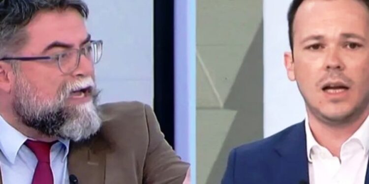 Ένταση ανάμεσα σε Οικονόμου και Ζαμπάρα: «Είσαι τραμπούκος – Ντροπή σου, δεν συνομιλώ με άθλιους»