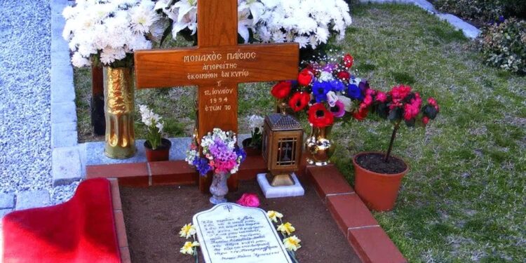 Alldaynews.gr Σάλος στη Θεσσαλονίκη: Μοναχές δεν άφησαν 12χρονη να προσκυνήσει στον τάφο του Αγίου Παϊσίου