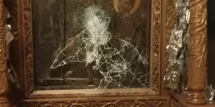 Έσπασαν με λοστό Ιερή Εικόνα της Παναγίας  – Έκλεψαν τάματα αξίας άνω των 10.000 € !