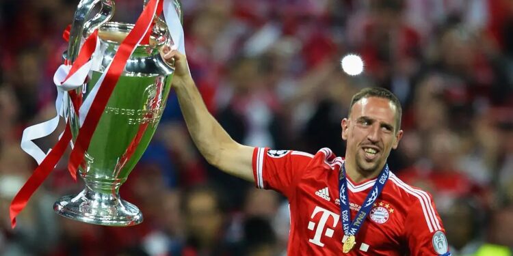 Alldaynews.gr Τον εγκατέλειψαν σε μοναστήρι βρέφος και τον αποκαλούσαν «τέρας», αλλά έγινε ένας από τους καλύτερους ποδοσφαιριστές στον κόσμο!