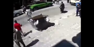 Alldaynews.gr Σεισμός στην Κωνσταντινούπολη: Πολίτης πηδά από μπαλκόνι για να σωθεί ‑ Βίντεο ντοκουμέντο