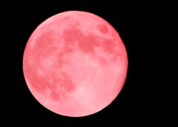 Πανσέληνος Απριλίου: Σήμερα το βράδυ θα φωτίσει τον ουρανό το «Ροζ Φεγγάρι» – Πώς πήρε αυτό το όνομα