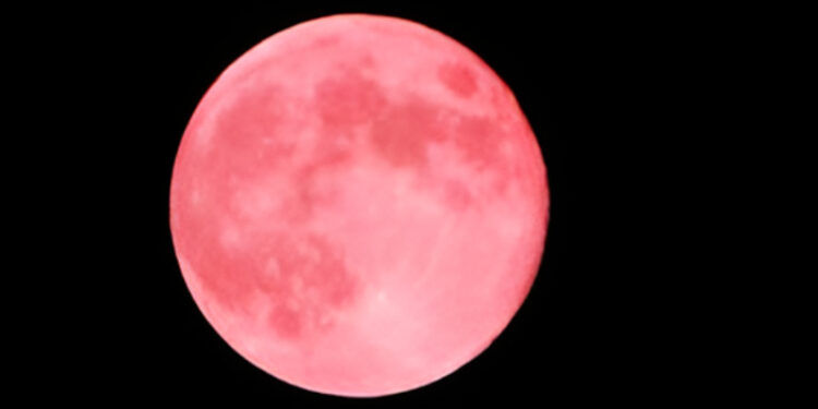 Alldaynews.gr Πανσέληνος Απριλίου: Σήμερα το βράδυ θα φωτίσει τον ουρανό το «Ροζ Φεγγάρι» – Πώς πήρε αυτό το όνομα