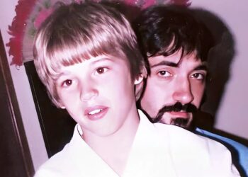 Η ιστορία του καμεραμάν που σκότωσε τον βıαστή του γιου του μπροστά στις κάμερες και αναδείχθηκε σε λαϊκό ήρωα