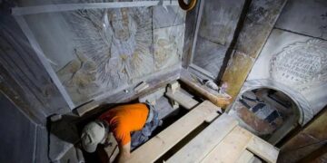 Ανατριχίλα! Η στιγμή που ανοίγουν τον τάφο του Ιησού Χριστού