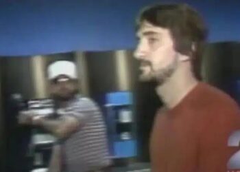 Πατέρας σκότωσε τον βιαστή του 10 ετών γιου του μπροστά στους δημοσιογράφους – Το δικαστήριο τον αθώωσε