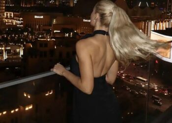 Ιωάννα Τούνη: Νέες φωτογραφίες από το Ντουμπάι με μαύρο φόρεμα και φόντο τους ουρανοξύστες