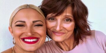 Alldaynews.gr Συγκινεί η Ιωάννα Τούνη για την μητέρα της: «Ελπίζω να είσαι περήφανη για εμένα και το πώς μεγαλώνω το μωράκι μας»