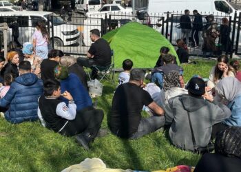 Φόβος και τρόμος μετά τον σεισμό στην Τουρκία – Οι πολίτες κατέβηκαν στους δρόμους με σκηνές!