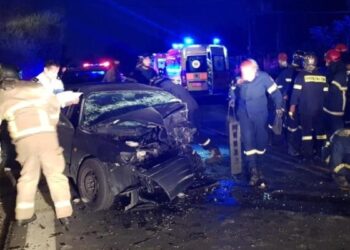 Τρομακτική καραμπόλα 8 οχημάτων στην Λ. Ποσειδώνος με 9 τραυματίες: «Βομβαρδισμένο» τοπίο (vid)