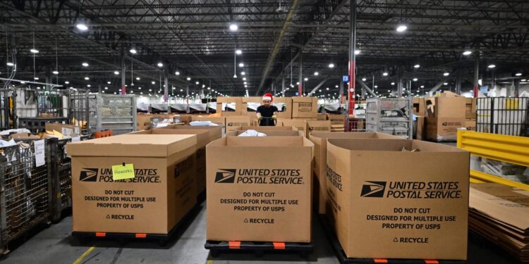 Alldaynews.gr Εμπορικός πόλεμος μεταξύ ΗΠΑ-Κίνας: Το Χονγκ Κονγκ αναστέλλει τις αποστολές δεμάτων στις ΗΠΑ