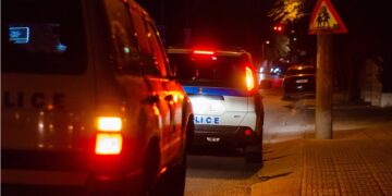 Alldaynews.gr Απόπειρα διάρρηξης στο σπίτι του γνωστού παρουσιαστή Σάββα Πούμπουρα – Τραυματίστηκε αστυνομικός